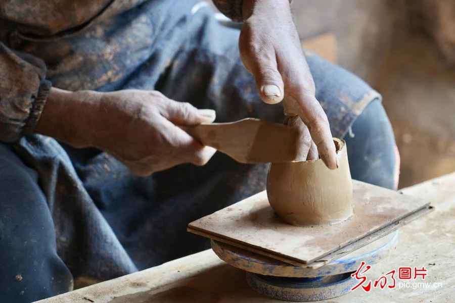 尼西黑陶完整传统制作工艺解析的资料插图